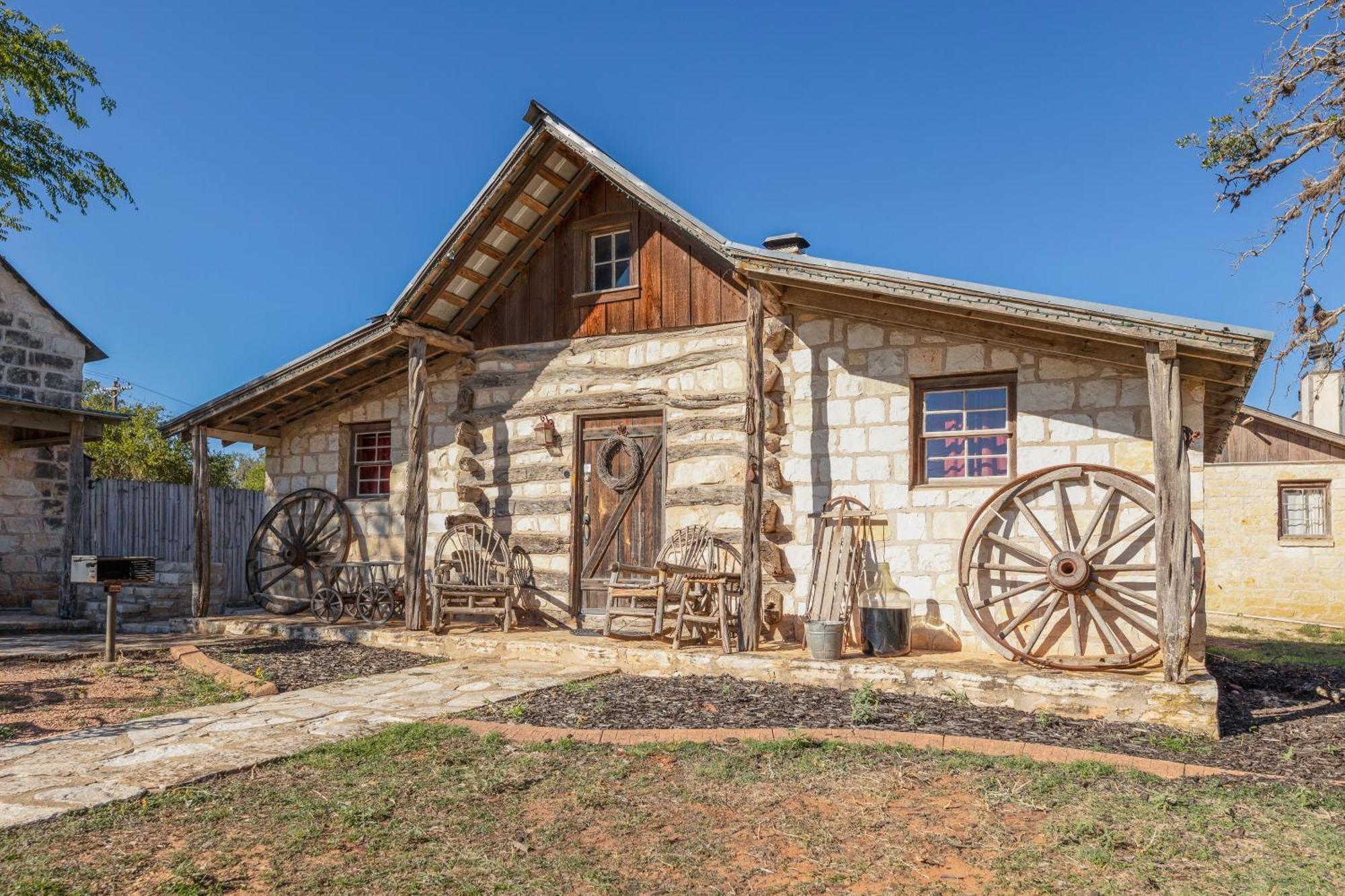 Country Inn Cottages Fredericksburg Exterior photo
